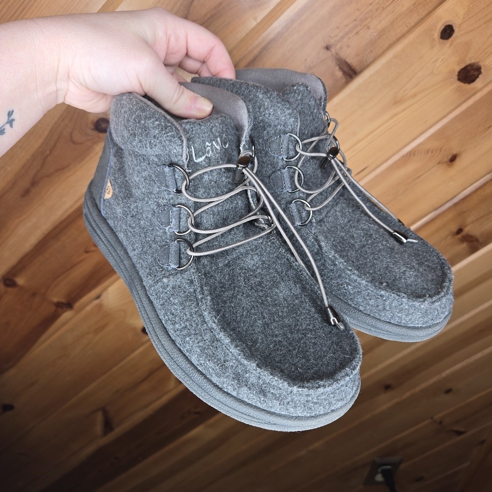 LAMO Women's‎ Jess Chukka Bootie in Grey Size 6 Fall/Winter Felt